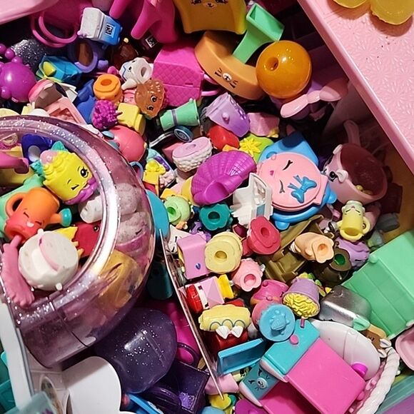 Shopkins Lot of 25 Randomly Selected From First 9 Seasons No Duplicates - Picture 1 of 1